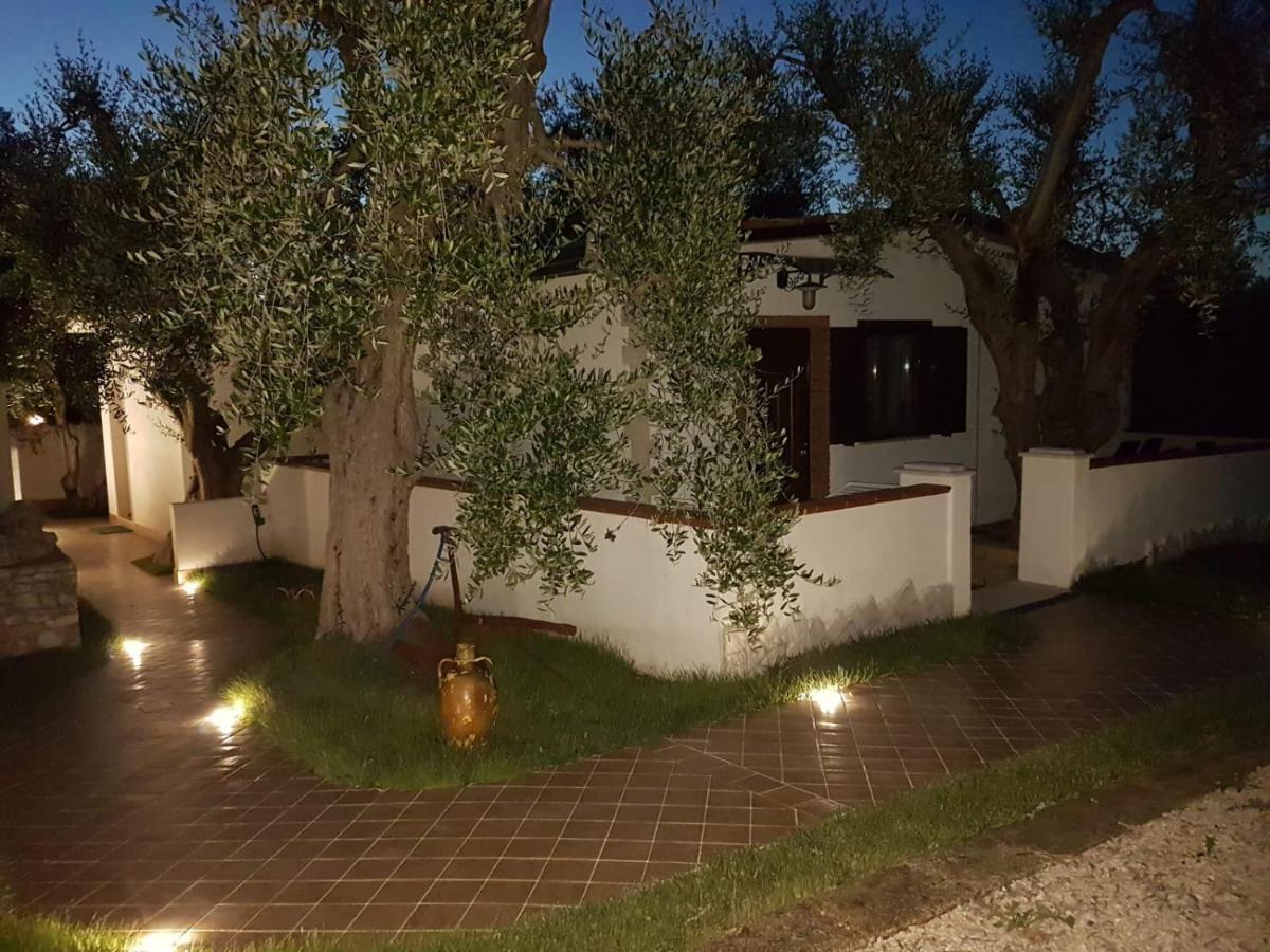 Case Vacanza La Greppia Rodi Garganico Exterior photo
